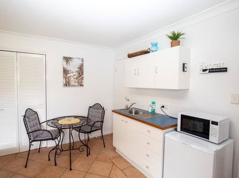 GORGEOUS STUDIO + 100M TO BEACH + POOL - Timeshare Accommodation 2