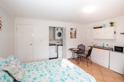 GORGEOUS STUDIO + 100M TO BEACH + POOL - Timeshare Accommodation 4