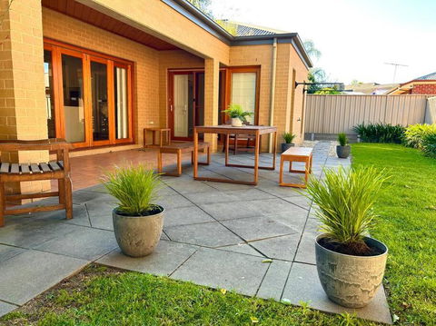 Grand Retreat In Peaceful Street - Timeshare Accommodation 1