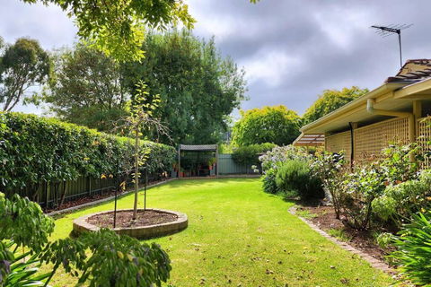 Hahndorf Home, Walk To Main St, Sleeps 8 - Timeshare Accommodation 3