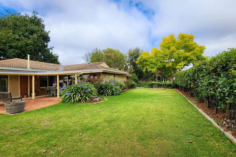 Hahndorf Home, Walk To Main St, Sleeps 8 - Timeshare Accommodation 2