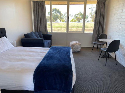Happy Wanderer Motel Lake Boga ON THE LAKE WITH LAKE VIEWS - Timeshare Accommodation 0