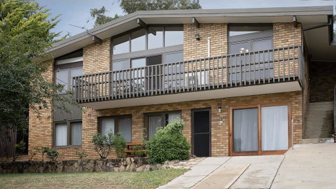 Alpine House - Views Over Lake Jindabyne And The Snowy Mountains - Timeshare Accommodation 0