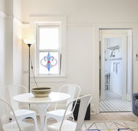 Art Deco Oasis Minutes From the City - Timeshare Accommodation