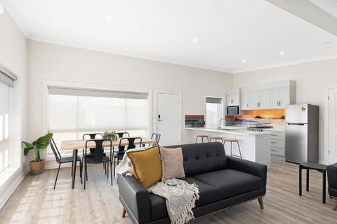 Luxury Apartments And Motel Rooms - Free Wifi - Close To Beach - Timeshare Accommodation 0