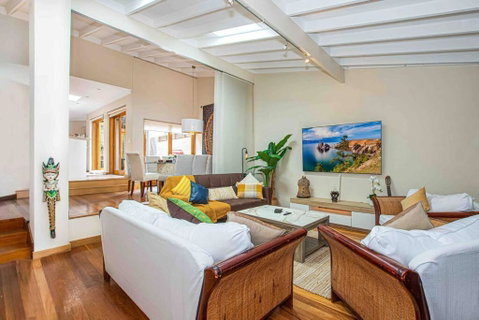 Luxury Retreat Home - 4bed House W/Parking - Mins From CBD - Timeshare Accommodation 0