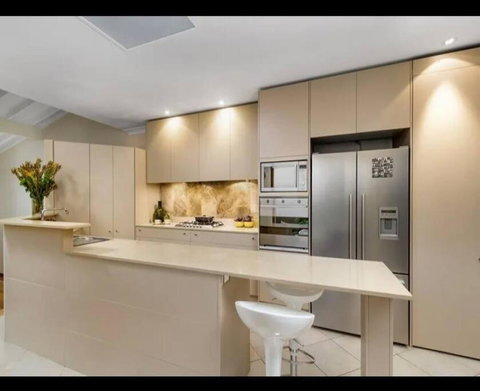 Luxury Retreat Home - 4bed House W/Parking - Mins From CBD - Timeshare Accommodation 3