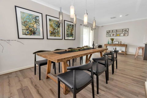 Mid Century 4 Bedroom Getaway In Barossa Vineyard - Timeshare Accommodation 2