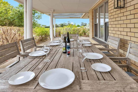 Mid Century 4 Bedroom Getaway In Barossa Vineyard - Timeshare Accommodation 3