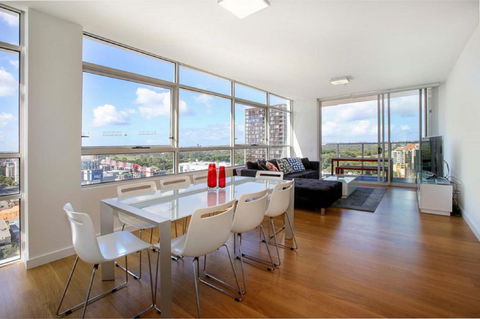 Moore To See - Modern And Spacious 3BR Zetland Apartment With Views Over Moore Park - Timeshare Accommodation 0