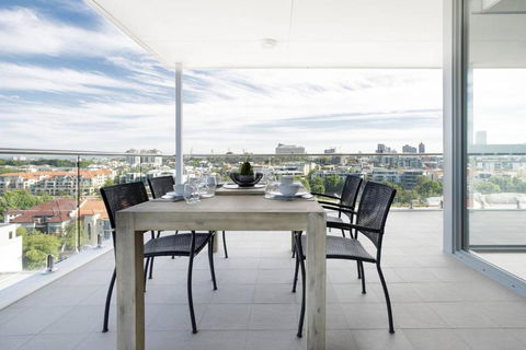 Minimalist Penthouse Condo With Skyline Vistas - Timeshare Accommodation 0
