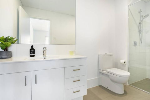 Minimalist Penthouse Condo With Skyline Vistas - Timeshare Accommodation 3