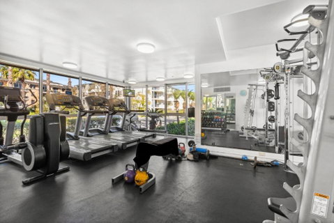 Modern 2-Bed With Pools, Gym, Tennis Court & Sauna - Timeshare Accommodation 3