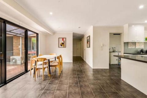 Modern Comfort Retreat 4Bed Cozy Haven W Pool - Timeshare Accommodation 0