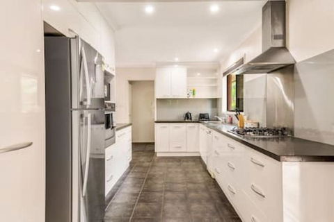 Modern Comfort Retreat 4Bed Cozy Haven W Pool - Timeshare Accommodation 3