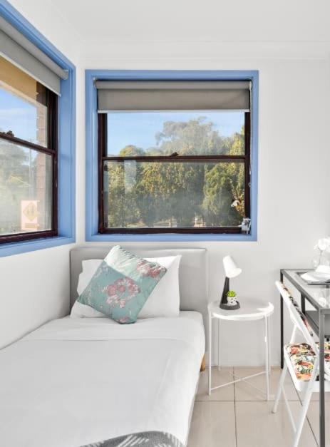 Modern Single Room - Nearby Stations & Eateries - Shared Bathroom - Timeshare Accommodation 3