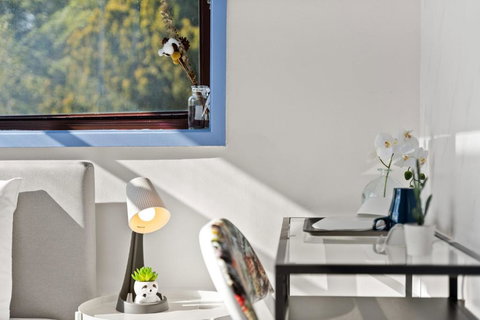 Modern Single Room - Nearby Stations & Eateries - Shared Bathroom - Timeshare Accommodation 2