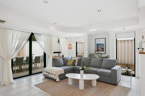 Newly Renovated Home Steps From Sorrento Beach - Timeshare Accommodation 0
