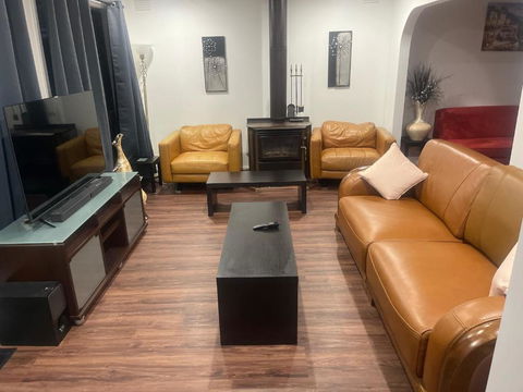 Newly Renovated House Near Melbourne Airport - Timeshare Accommodation 3