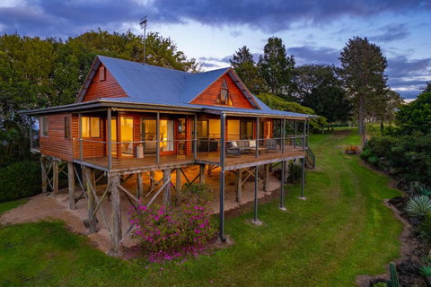 Mountain Retreat With Ocean Views And Fireplace - Timeshare Accommodation 3