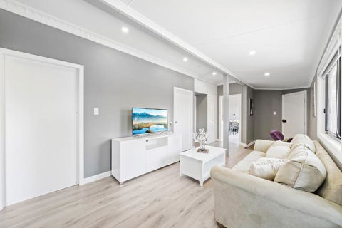 New 2 Bedroom House 500m To Mall With Free Parking - Timeshare Accommodation 2