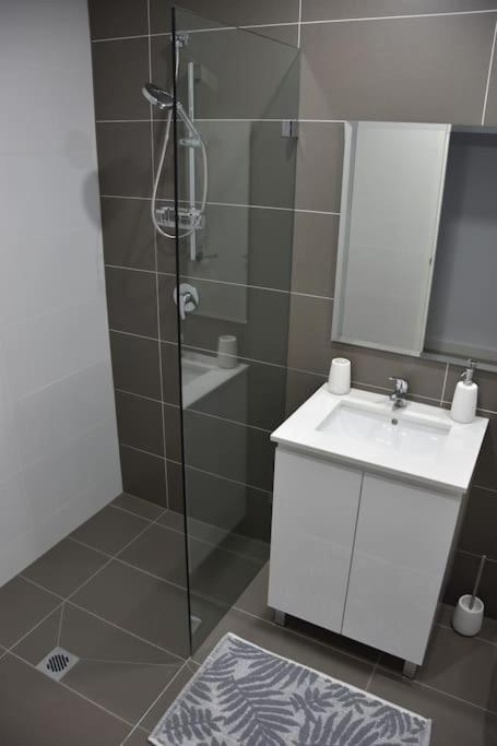 New Spacious 1 Bedroom Apartment Rosebery - Timeshare Accommodation 3