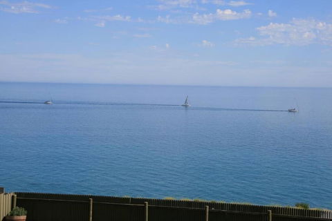 Ocean Blue KI. Absolute Ocean Front, Free WiFi - Timeshare Accommodation 3