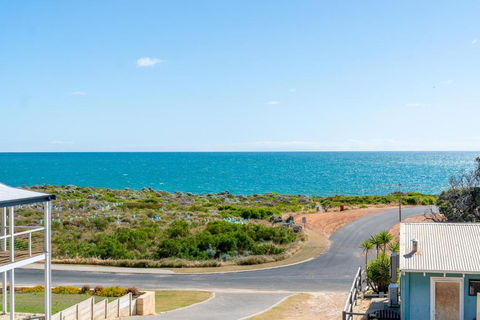 Ocean View Retreat - Best View In Town - Timeshare Accommodation 1