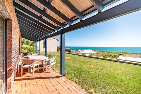 Ocean View Retreat - Best View In Town - Timeshare Accommodation 2