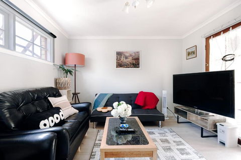 One-Bedroom Suite-Close To Beach And CBD - Timeshare Accommodation 1