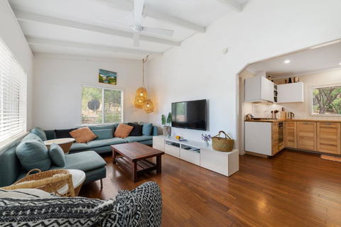 Peaceful And Renovated Original Beach House With Sweeping Views Of Gracetown - Timeshare Accommodation 3