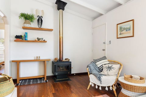 Peaceful And Renovated Original Beach House With Sweeping Views Of Gracetown - Timeshare Accommodation 0