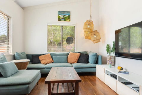 Peaceful And Renovated Original Beach House With Sweeping Views Of Gracetown - Timeshare Accommodation 2