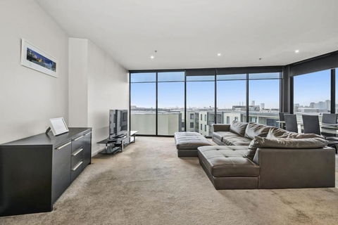 Portside Bliss Your Urban Escape In Melbourne - Timeshare Accommodation 2