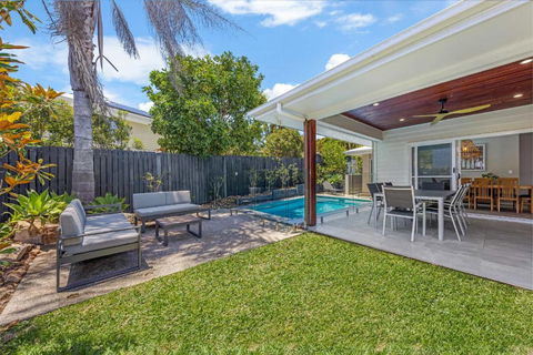Pet Friendly Holiday Home With Pool On Alex - Timeshare Accommodation 3