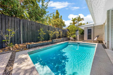 Pet Friendly Holiday Home With Pool On Alex - Timeshare Accommodation 1