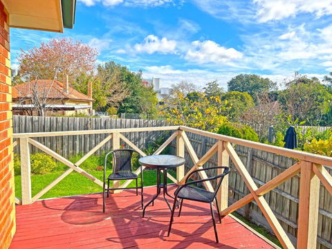 Pet-Friendly Retreat 2BR Ringwood Prime Location - Timeshare Accommodation 0