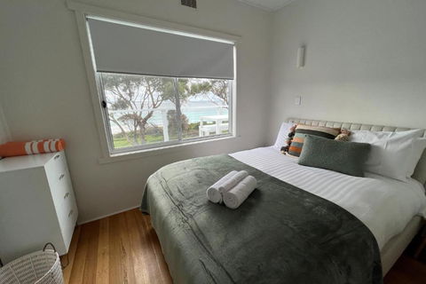 PIPI SHACK - Iconic Waterfront Shack Binalong Bay - Timeshare Accommodation 3