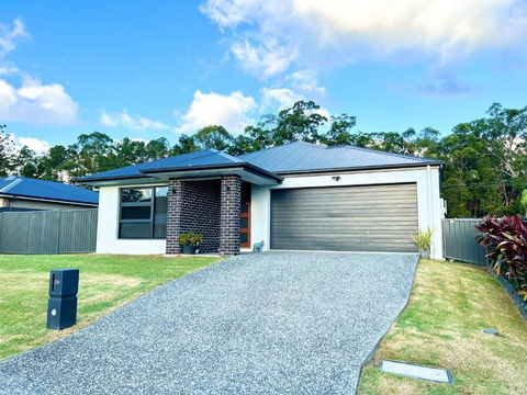 Plantation Retreat 4 Bedroom Modern Home - Timeshare Accommodation 0