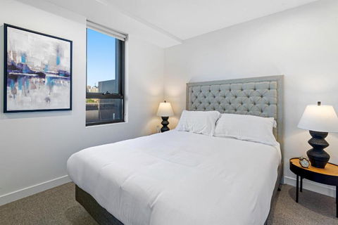 Polished 2-Bed Apartment With Gorgeous City Views - Timeshare Accommodation 1