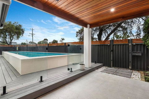 Pool House Hideaway - Timeshare Accommodation 1