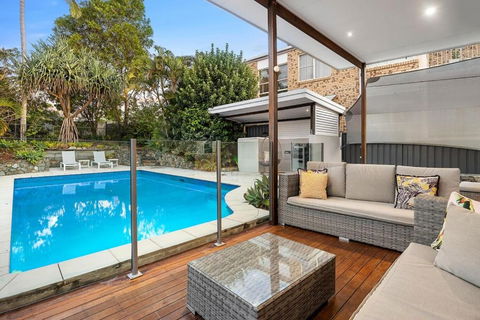Pool Side Luxury Pet Friendly - Walk To The Beach - Timeshare Accommodation 1