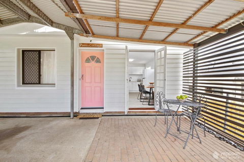 Poppies Cottage - Cooee Bay Beachside Retreat - Timeshare Accommodation 3