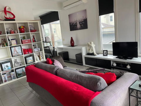 Radiance - Chic Fitzroy Street Apartment - Timeshare Accommodation 0