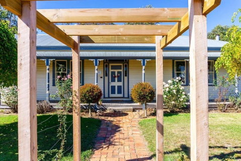 Pound Hill Cottage - Timeshare Accommodation 0