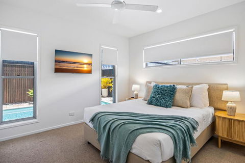 Premium 4-Bed Coastal Escape With BBQ And Pool - Timeshare Accommodation 3