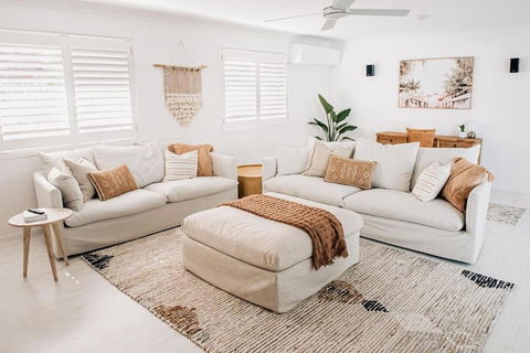 Prime Location With Pool - Walk To Coolum Beach - Timeshare Accommodation 1