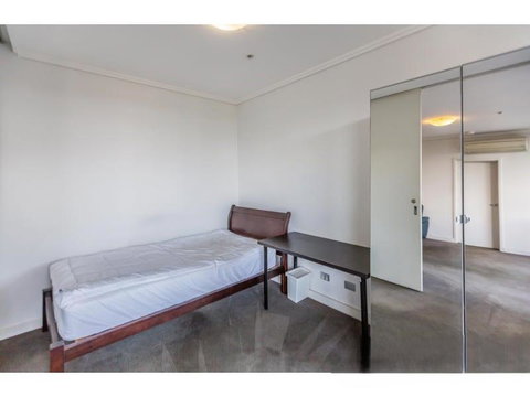 Private Room With Shared Washroom Only In 3bhk Apartment - Timeshare Accommodation 1