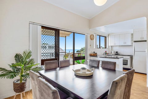 Quaint 2-Bed Beach Abode With Ocean Views - Timeshare Accommodation 0