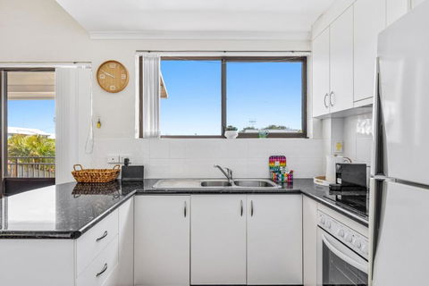 Quaint 2-Bed Beach Abode With Ocean Views - Timeshare Accommodation 2